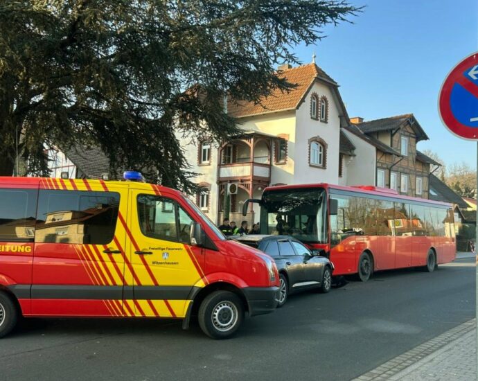 PKW frontal in Linienbus – Tödlicher Unfall in Witzenhausen