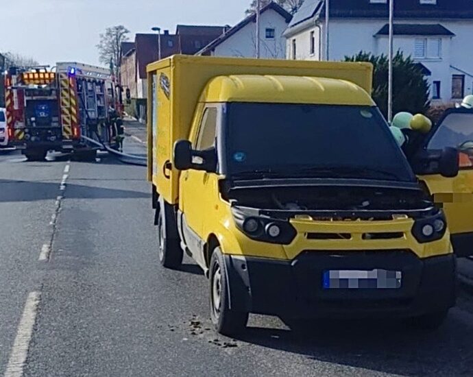 Ziegenhain: E-Fahrzeug auf Abschleppwagen fängt während des Transports Feuer
