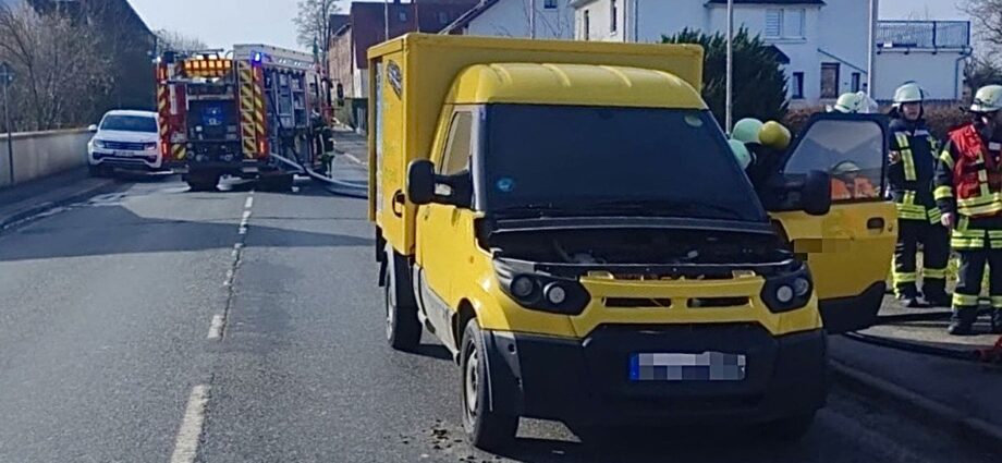 Ziegenhain: E-Fahrzeug auf Abschleppwagen fängt während des Transports Feuer