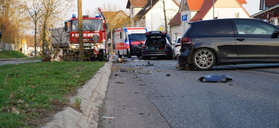 Baunatal: Trümmerfeld nach Unfall auf Altenritter Straße
