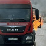 Bitumenlaster brannte auf A4 Baustelle – Hydrant blockiert