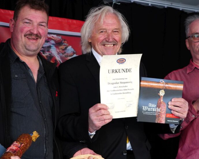 Dragoslav Stepanoviç wird erster Botschafter der nordhessischen Ahlen Wurscht