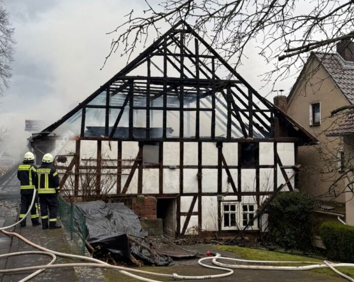 Meterhohe Flammen: Scheunenbrand in Niederdünzebach