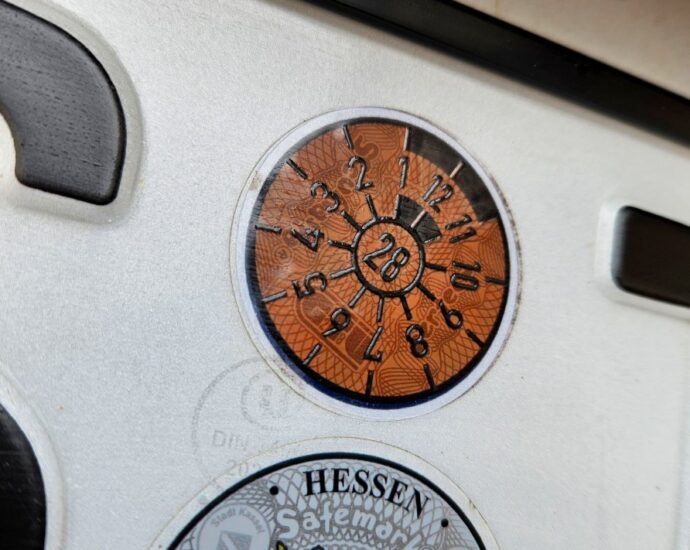 Schrottauto mit „neuer HU“ gestoppt – Ermittlungen gegen Prüfer