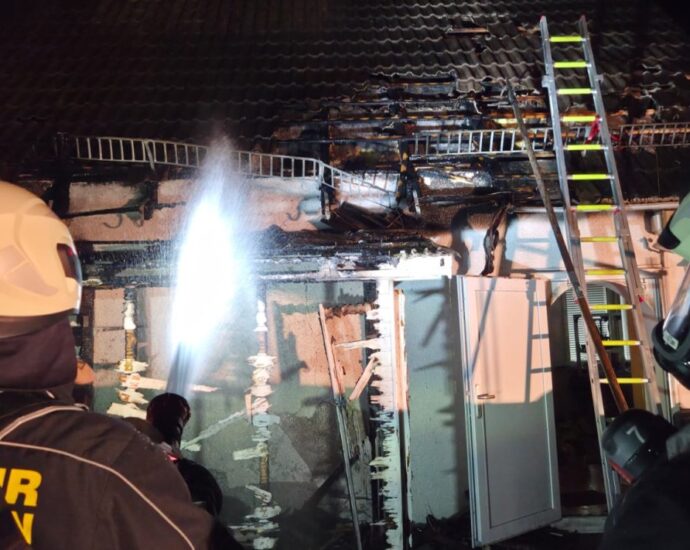 Brand in Reinhardshagen: Feuerwehr rettet 14 Personen aus Wohnhaus