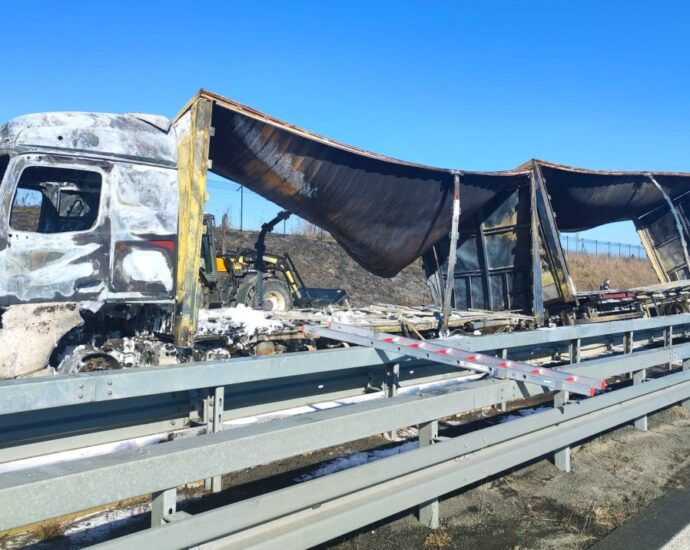 Nach Lkw-Brand: A49 bei Schwalmstadt wohl bis Dienstag voll gesperrt