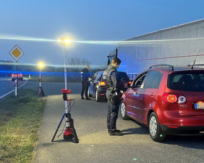 WOH: Kontrollen auf B450 und B251: Zwei Fahrer ohne Führerschein erwischt