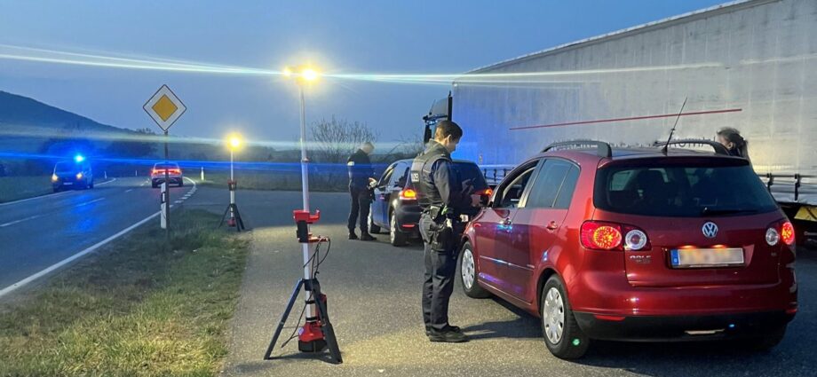 WOH: Kontrollen auf B450 und B251: Zwei Fahrer ohne Führerschein erwischt