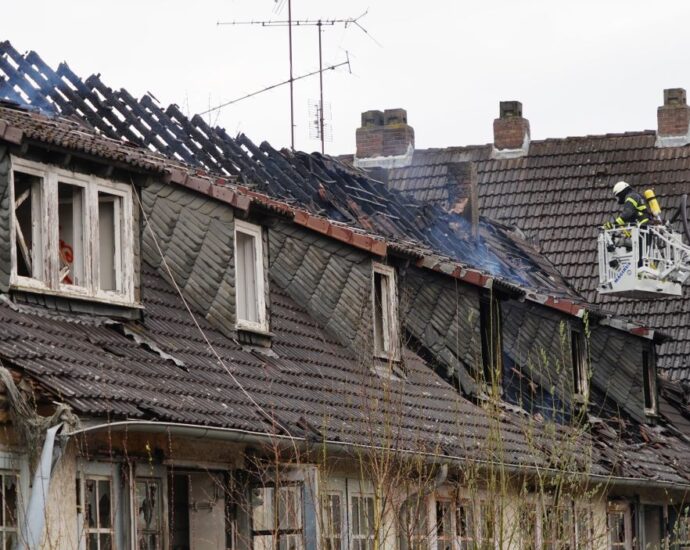 Rauchsäule über Bad Arolsen: Brand in leerstehendem Gebäude