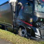 Kurioser Feuerwehreinsatz in HeLi: Lkw-Fahrer verbarrikadiert sich nach Unfall