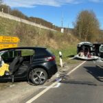 Auto überschlägt sich nach Unfall bei HeLi – Fahrer lebensgefährlich verletzt