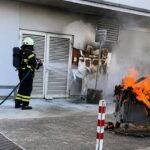 KS: Mülltonnenbrand greift auf Hausfassade über – Verdacht auf Brandstiftung