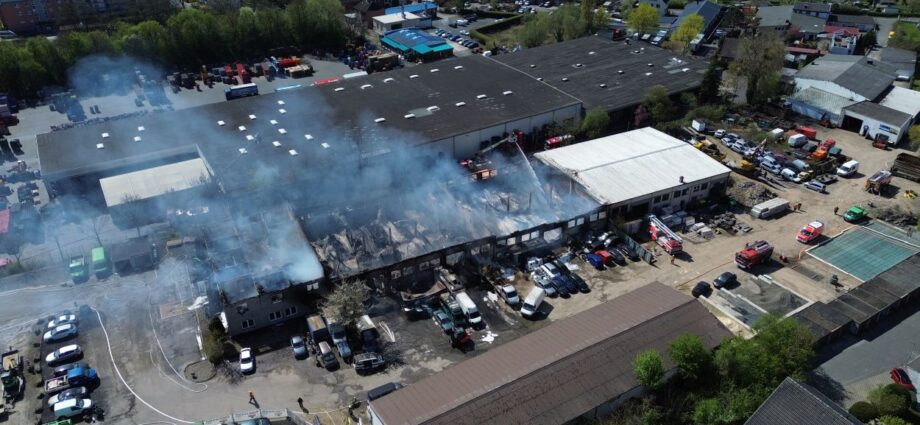 Lösten Werkstattarbeiten den Großbrand in Fuldatal aus?