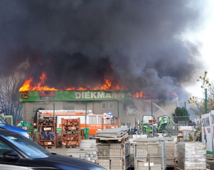 Fuldatal: Großbrand in Baufirma – Stundenlanger Kampf gegen die Flammen