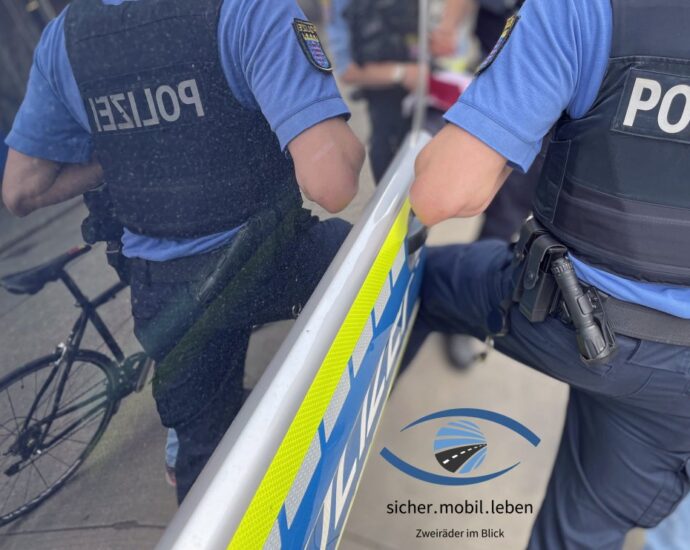 KS: Zweiradkontrollen am Königsplatz – Polizei stellt zahlreiche Verstöße fest