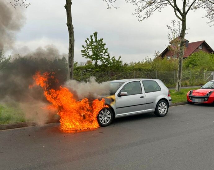 PKW-Brand in Kassel-Waldau