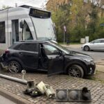 KS: Pkw-Fahrerin nach Tram-Unfall leicht verletzt