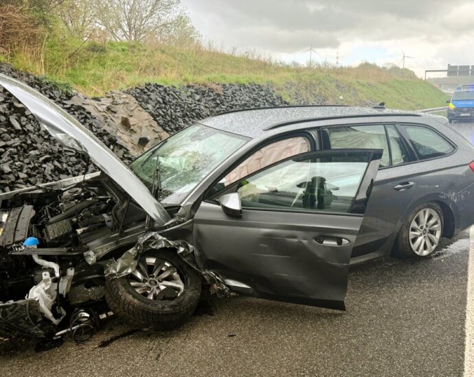 A7: Gegenstand auf Fahrbahn? Fahrer verliert Kontrolle am Lohfeldener Rüssel