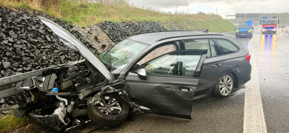 A7: Gegenstand auf Fahrbahn? Fahrer verliert Kontrolle am Lohfeldener Rüssel