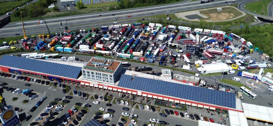 Kaiserwetter und glänzende Trucks – Lohfeldener Rüssel zog erneut tausende Trucker-Fans an