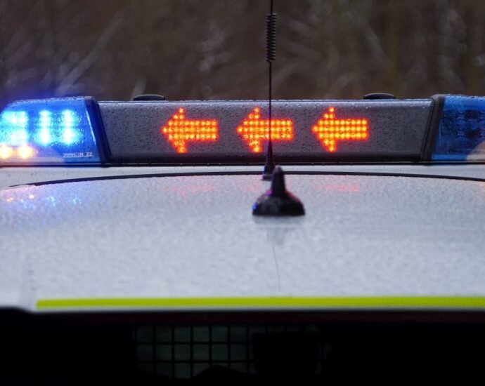 Stauende auf A44 übersehen: Schwerer Lkw-Unfall bei Diemelstadt