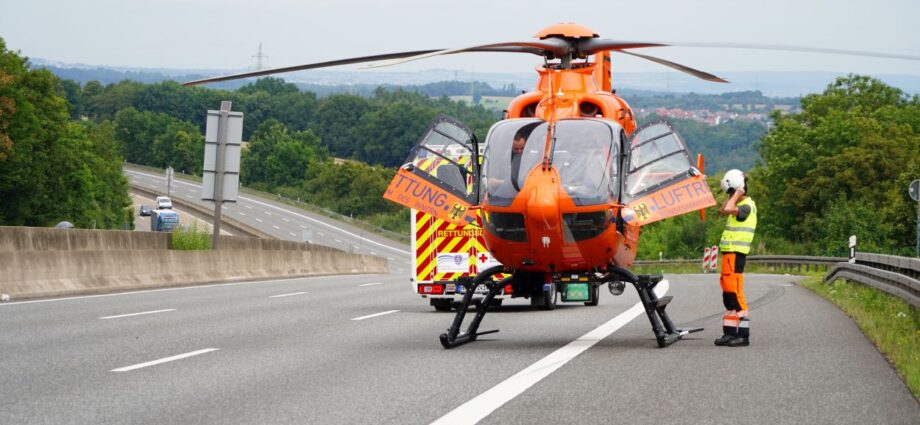 Osthessen: Schulbus kracht auf A7 gegen Sattelzug