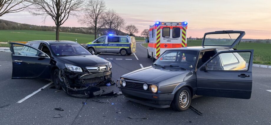 Wieder Kollision an gleicher Stelle: Unfall auf B254 bei Verna Wieder Kollision an gleicher Stelle: Unfall auf B254 bei Verna