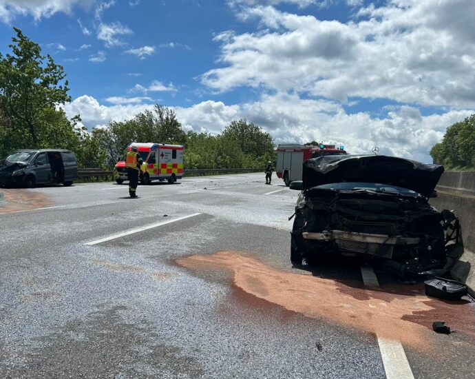 Schwerer Unfall auf der A7 bei Melsungen – Sechs Fahrzeuge kollidieren