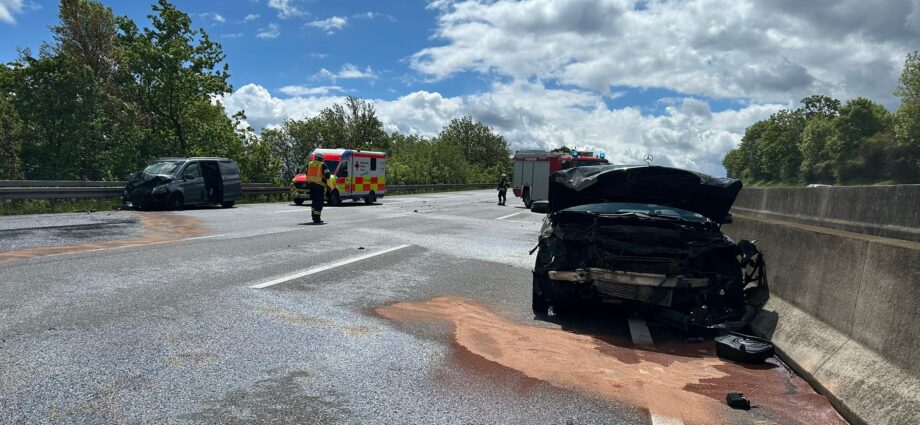 Schwerer Unfall auf der A7 bei Melsungen – Sechs Fahrzeuge kollidieren Schwerer Unfall auf der A7 bei Melsungen – Sechs Fahrzeuge kollidieren