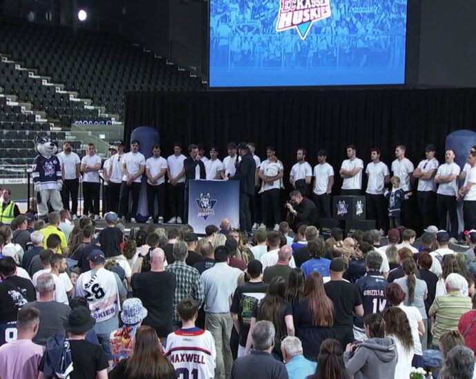 Rückhalt trotz verpasstem Aufstieg: Fans feiern die Huskies beim Saisonabschluss