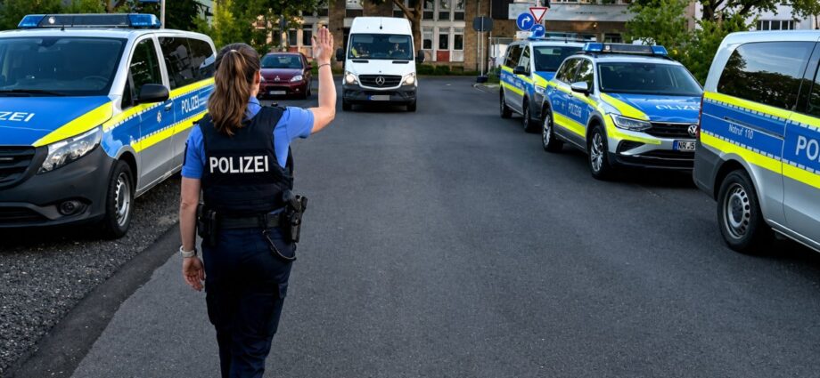 Polizeikontrolle in Kassel – und die Frage: Braucht man für einen Roller einen Führerschein? Polizeikontrolle in Kassel – und die Frage: Braucht man für einen Roller einen Führerschein?