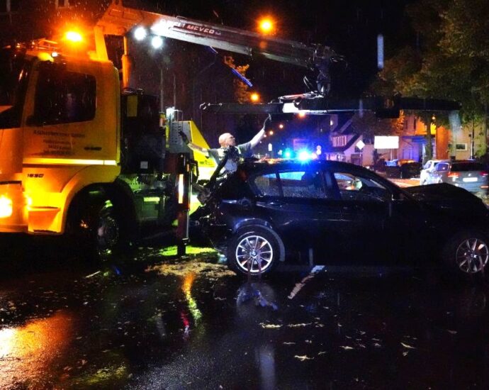 KS: 11 Verletzte nach schwerem Verkehrsunfall auf Altenbaunaer Straße