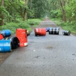 Südhessen: Unbekannte kippen volle Öl-Fässer im Stadtwald ab – Polizei sucht Zeugen
