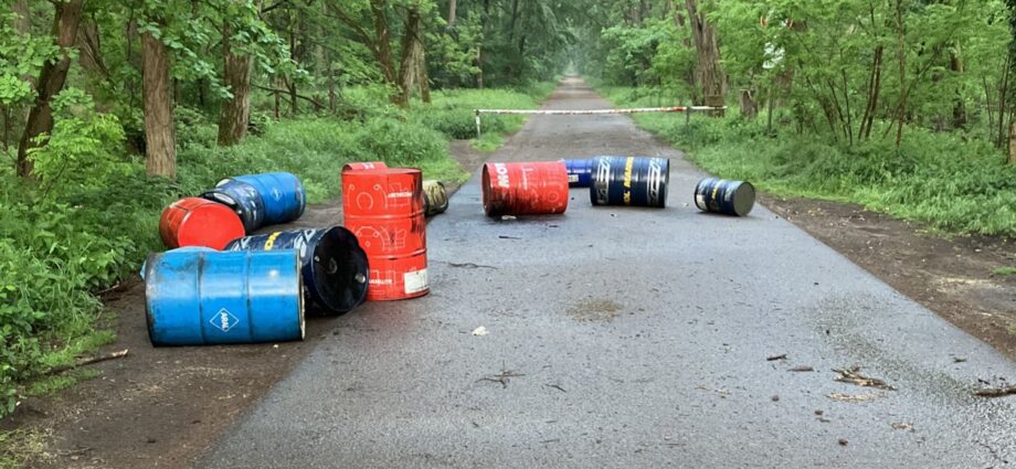 Südhessen: Unbekannte kippen volle Öl-Fässer im Stadtwald ab – Polizei sucht Zeugen Südhessen: Unbekannte kippen volle Öl-Fässer im Stadtwald ab – Polizei sucht Zeugen