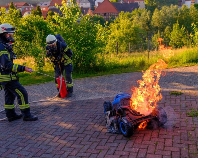 Niedenstein: Elektro-Spielzeugauto fängt beim Laden in Garage Feuer