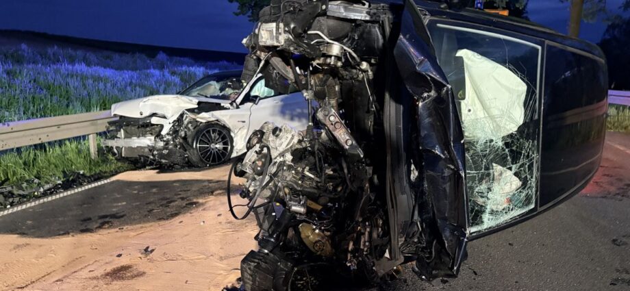 B253: Frontalzusammenstoß bei Wabern fordert drei Verletzte – Rettungshubschrauber im Einsatz