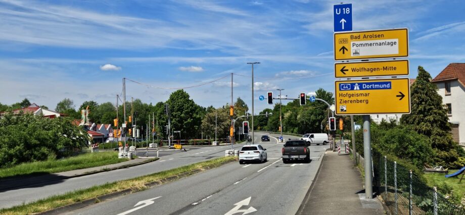 Ab Dienstag: Bauarbeiten auf der B 450 bei Wolfhagen beginnen – Verkehrschaos droht Ab Dienstag: Bauarbeiten auf der B 450 bei Wolfhagen beginnen – Verkehrschaos droht
