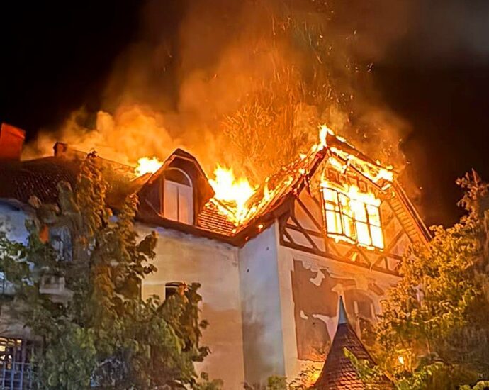Lost Place in Flammen: Ehemalige Arzt-Villa brannte in Bad Wildungen