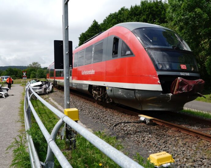Unfall am Bahnübergang: Mehrere Verletzte bei Zugunfall in Fritzlar