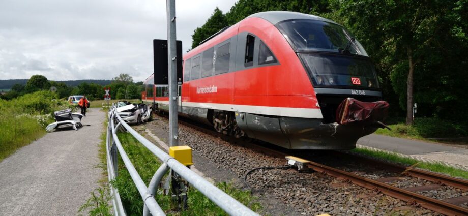 Unfall am Bahnübergang: Mehrere Verletzte bei Zugunfall in Fritzlar