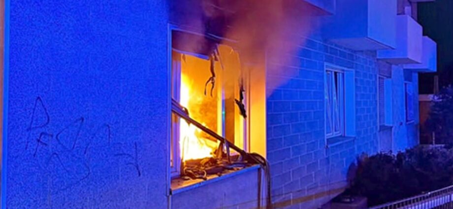 Feuer in Mehrfamilienhaus in Kassel – Erdgeschosswohnung in Flammen