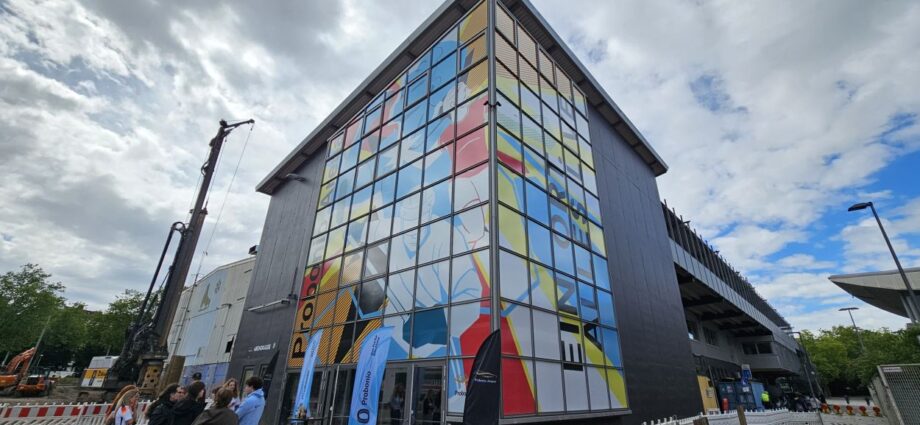 Probonio Arena: Neue Glasfassade für Kasseler Eissporthalle