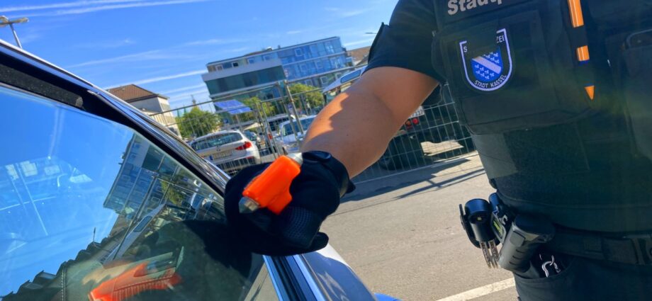 Schon mehrere Notrufe: Feuerwehr Kassel warnt vor Hitzefalle Auto