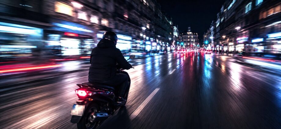 Nächtlicher Motorroller-Lärm endet in Gewalt: Anwohner in Melsungen mit Helm angegriffen Nächtlicher Motorroller-Lärm endet in Gewalt: Anwohner in Melsungen mit Helm angegriffen