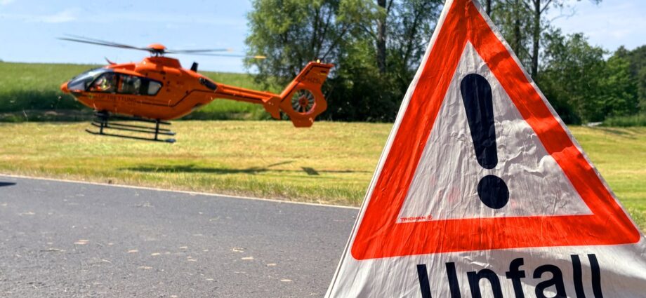 Waldkappel: Auto streift Radfahrer und überschlägt sich – Rettungshubschrauber im Einsatz Waldkappel: Auto streift Radfahrer und überschlägt sich – Rettungshubschrauber im Einsatz