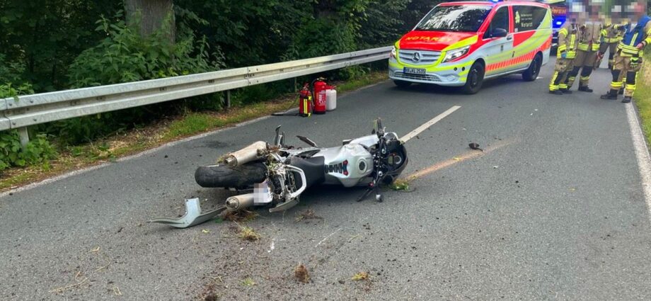 Rettungshubschrauber im Einsatz: Motorradfahrer bei Warburg schwer verletzt