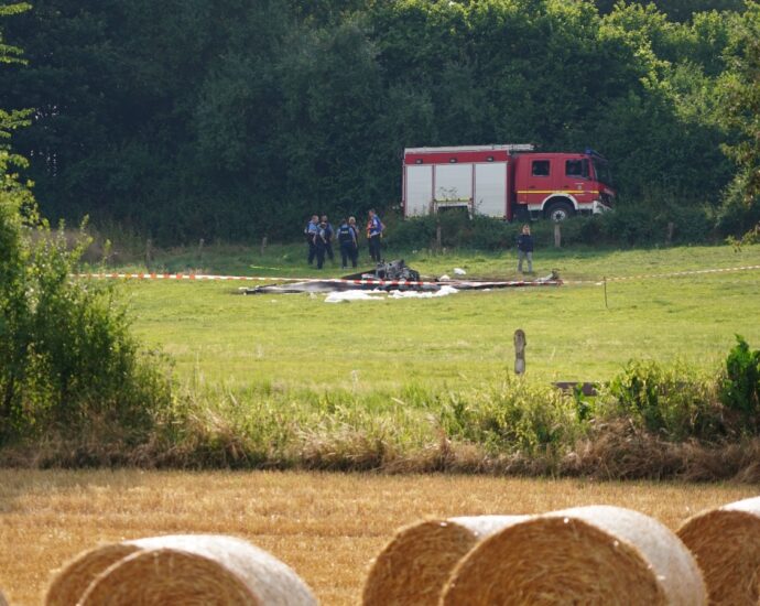 Eine Person kommt bei Flugzeugabsturz in Mengeringhausen ums Leben