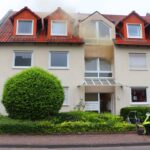 Feuerwehr rettet drei Hunde aus brennender Wohnung in Beverungen