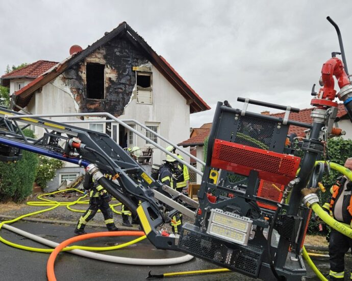 Dachstuhlbrand in Borken: Wohnhaus nach Feuer unbewohnbar Dachstuhlbrand in Borken: Wohnhaus nach Feuer unbewohnbar