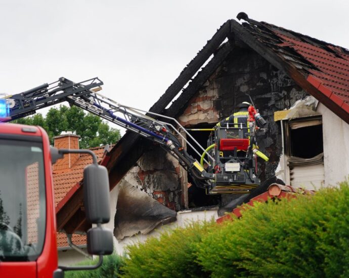 Kaum war die Feuerwehr weg: Dreiste Täter plündern Brandhaus in Borken